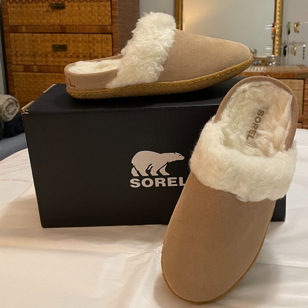 SOREL Nakiska II Faux Shearling Lined Slide Slipper in Dusty Tan/Natural Size 6